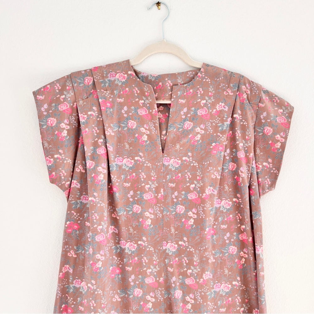 Vintage Short Sleeve A-Line Dress / House Dress - Neutral & Pink Floral Motif - Picture 4 of 5